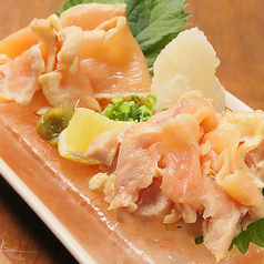 【肉刺】親鶏もも肉の炙り刺し岩塩盛り