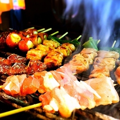 焼き鳥だけでなく、お刺身や揚げ物、一品料理も充実