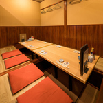 周りを気にせずゆったりと寛げる人気の掘りごたつ個室完備！