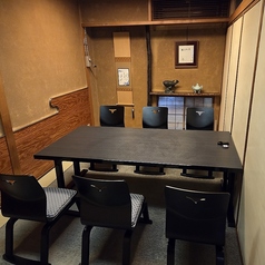 2名様~最大12名様まで使えるテーブル個室をご用意しております。宴会・接待・商談など、各種シーンに最適。