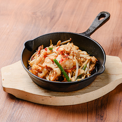 <イチオシ>スタミナホルモン鉄板焼き