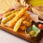 旬の京野菜を使用し、こだわりの油であげた天ぷらは脂っこくなく上品な味わいです！