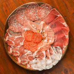 生ハムとサラミの盛り合わせAssorted prosciutto and hams