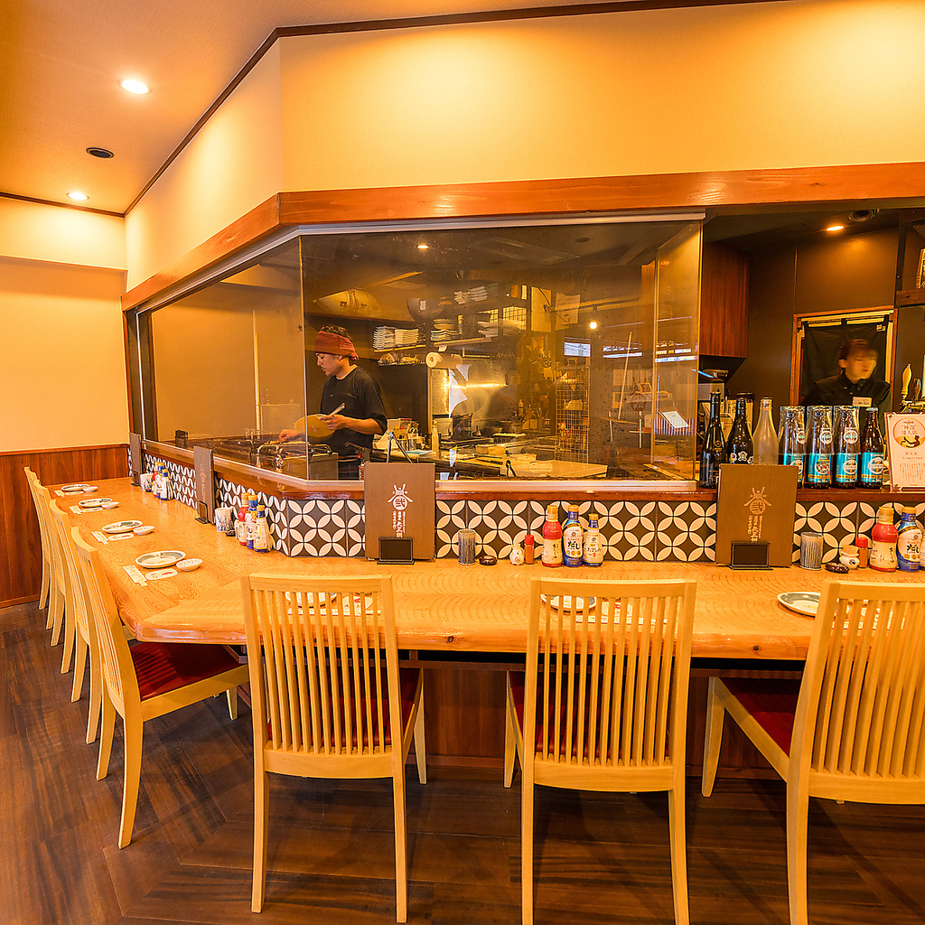 カウンターならではの臨場感を味わえる人気のお席！お一人様やカップルでのご利用に◎