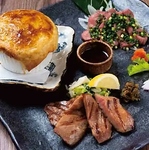 くらの名物の牛たん料理を3種類盛り合わせたメニューあり!小人数で色々な味わいを楽しみたい方向け◎