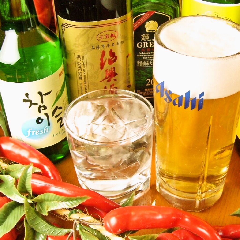 生ビールはもちろんマッコリやチャミスルなど韓国酒も豊富!!飲み放題はコースとセットで1000円