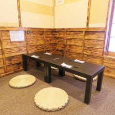 2階にはゆったりとお寛ぎいただけるお座敷席があり、16名様までお座りいただけます！少人数での飲み会や女子会などに最適です☆