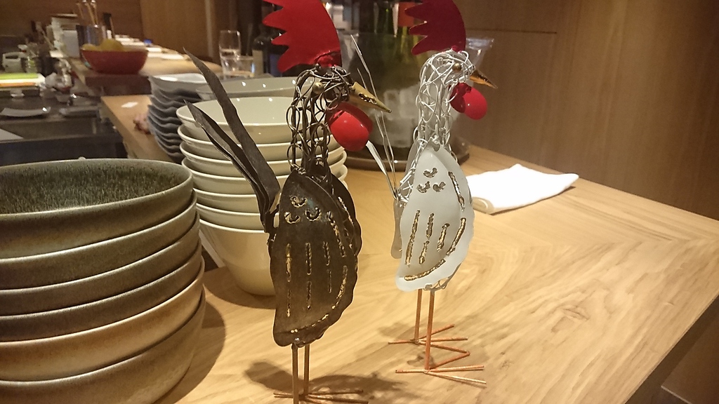 鶏のオブジェがお出迎え