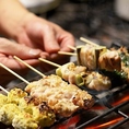 じっくりと焼き上げる串焼きは、せせりやももといった定番から、チーズイタリアンやハニーマスタードなどの変わり種まで種類豊富にご用意。厳選ワインとの相性も抜群です。