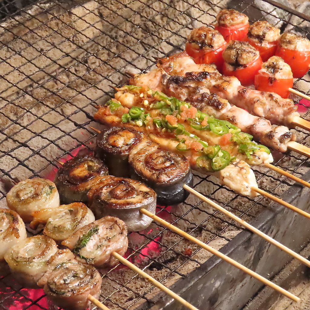 職人が焼き上げる焼き鳥は、もちろん炭火焼き！！美味しい焼き鳥はいかが？