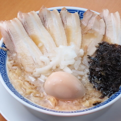 【ラーメンから居酒屋メニューまで充実】