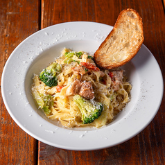 豚バラ肉の白ワイン煮込みと季節野菜のラグーソース タリアテッレ