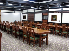 テーブル席でゆったりとお食事をお楽しみください。