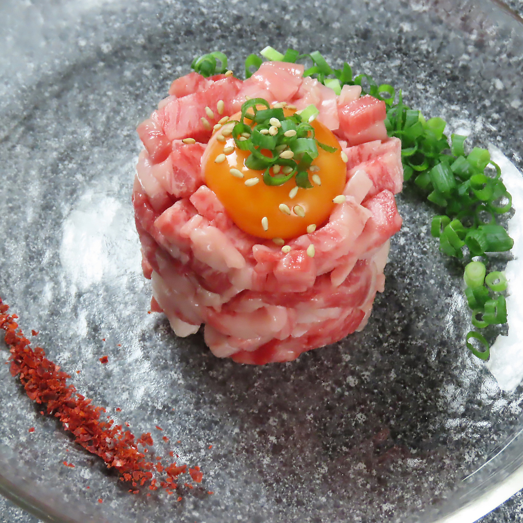 【逸品料理も充実！】酢味噌で食べる白センマイ刺、出汁醤油と山わさびがたまらない和牛ミノ刺…