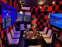 予約優先・喫煙可能8名様から12名様をご案内しています。予約でほぼ埋まってしまう、人気のスペースです。