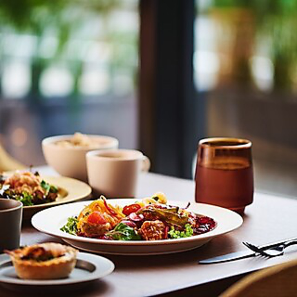 UCu[Lb`THE LIVELY KITCHEN {