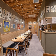 片側がソファになっているため、荷物を置いてゆったりおくつろぎいただけます。