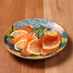 サーモンのカルパッチョ　レモン醤油風味