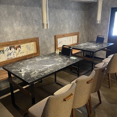 テーブル6名席をご用意しております。ご友人と飲み会、女子会もOK！