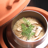 阿賀野市の小田式蒸し釜戸で炊くご飯はふっくらツヤツヤな仕上がり。最高の銀シャリとも言われる蒸し炊き御飯を是非、お試しください。