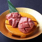 肉べい名物の花咲牛タン！タンならではの食感と溢れ出す旨味がたまらない！