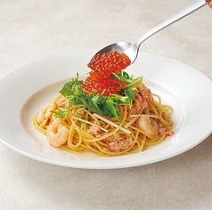 いくらと紅ズワイ蟹のごちそう海の幸パスタ