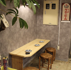 ゆっくりプライベート空間でお楽しみいただける3名様迄のお席です◎特別な夜にぴったりなコースでゆったり過ごすのはいかがでしょうか？名物のベシャメルトリュフ白角煮は、口の中でとろけるような味わいが楽しめます。120分の飲み放題には生ビールや焼酎ハイボールも含まれており、しっかりと満足感を味わえるでしょう♪