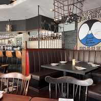 カウンター、ボックス席