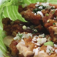 強火で炒めあげる牛肉や黒酢の酢豚はメインを飾るひと皿