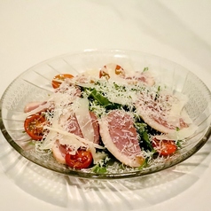 合鴨と削りチーズのリッチグリーンサラダ