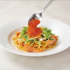 スモークサーモンといくらの海鮮親子バター油