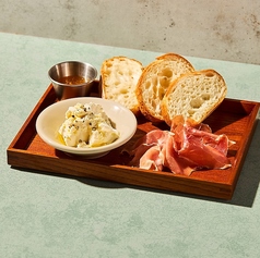 ハモンセラーノと蜂蜜リコッタ　withバケット