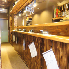 １階にあるカウンターは、4席ご用意がございます♪　おひとり様でのサク飲みやご夕食、デートでのご利用にも◎お気軽にお立寄り下さい☆