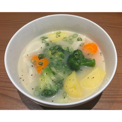 水餃子と野菜の白湯煮込み