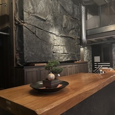 2025年12月から、2階フロアがオープン！個室エリアも新設され、ゆったりくつろぎたい時や仲間との集まり、ビジネスシーンまで幅広く対応します。落ち着いた雰囲気で、特別な時間を過ごせる空間です。