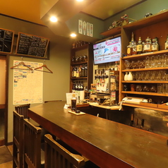 ライブ感溢れるカウンター席は、大切な方とのデートや特別な日のディナーに最適。店主の目利きが光る「本日のお刺身」を肴に、厳選された日本酒で乾杯。落ち着いた雰囲気の中で、二人の時間をゆったりと楽しめます。お一人様での贅沢な飲み会にも人気で、美食を独り占めする至福のひとときをお過ごしください。