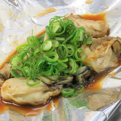 広島名物を満喫！焼き牡蠣や希少部位コウネに舌鼓の写真