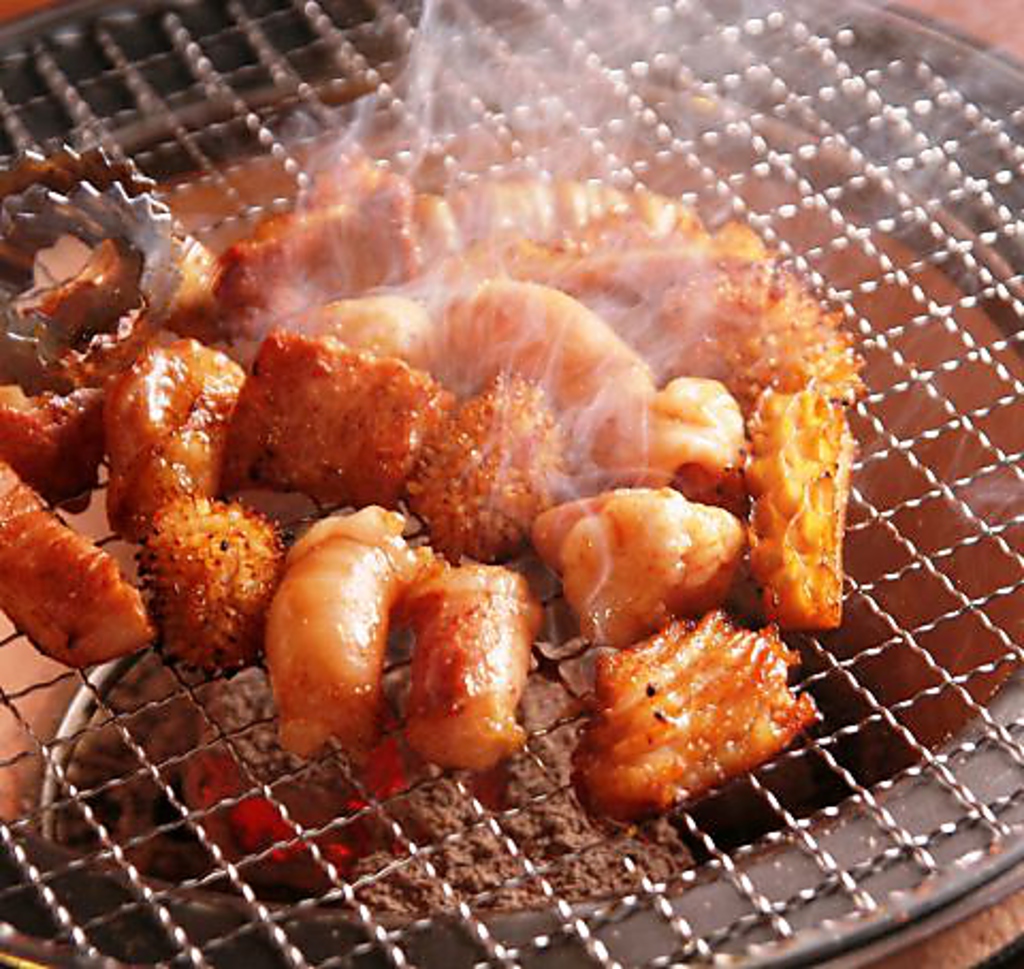 様々な部位おご用意しております！炭火で焼くから旨いッ♪