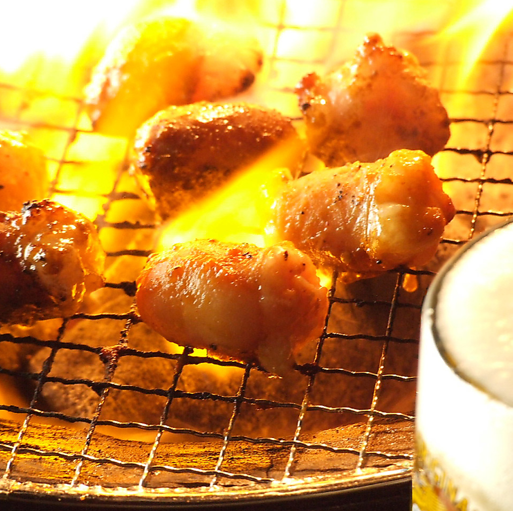 とろりとした脂の甘味と濃厚なコクが魅力のホルモン。かないやのホルモンは何もつけずに食べるべし！