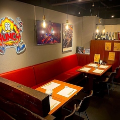 リラックスできる席。席のみ予約OK。お電話でご予約ください。