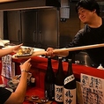 豪快な火入れで素材の旨みを引き出す本気の「炉端焼き」と、職人が握る本格「寿司」を一度に堪能できる贅沢な居酒屋です。新鮮な海の幸から香ばしい肉・野菜の炙りまでメニューが豊富。海鮮と炉端の魅力を欲張りにお愉しみいただけます。仕事帰りの一杯にも特別な宴会にも最適です。