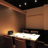 上質な和空間で特別な時間を提供します。個室ではプライベートな会話を楽しみながら、旬の味覚を心ゆくまでご堪能いただけます。また、接待や会食にもふさわしい上質な雰囲気はビジネスシーンでもご利用いただけます。