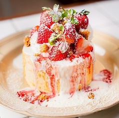 溢れるチーズと季節フルーツのパンケーキ