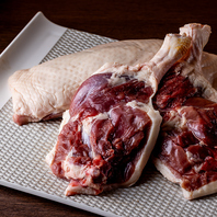 生のまま青森県から直送する鴨の新鮮な味わいをどうそ