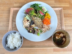 お魚のランチ　白身魚のカダイフ巻き