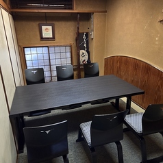 店内最奥には2名~6名様までご対応のお座敷個室を2部屋ご用意。最大で12名様の宴会が可能。接待、商談などにも最適。