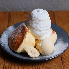 甘みを抑えたふわふわ系のパンケーキです。