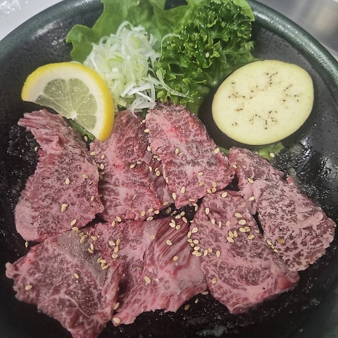 本格焼肉をはじめ、一品料理など充実のメニューが多数！本場の味を楽しめます◎