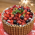 【事前予約でホールケーキご用意します！！】ご家族や友人などの誕生日や記念日に花火の付いたホールケーキはいかがですか？事前のご予約で1ホール1200円でご用意いたします！お気軽にお申し付けください。