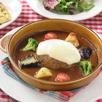 十勝和牛ともち豚のハンバーグはワインにおすすめ。